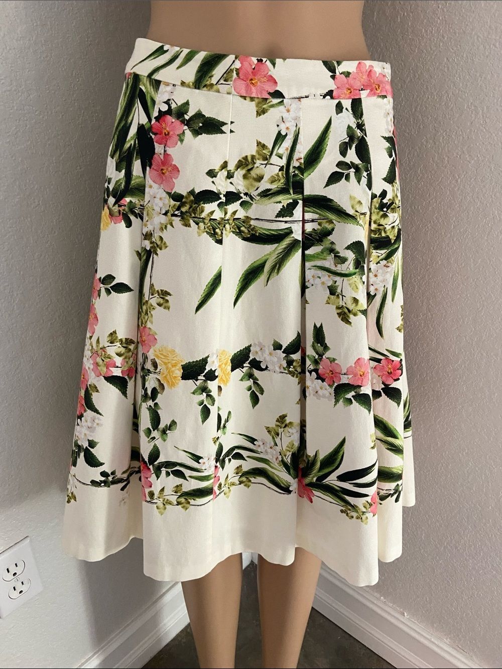 Talbots Cream A-Line Skirt with Pink & Green Floral Print Sz 2